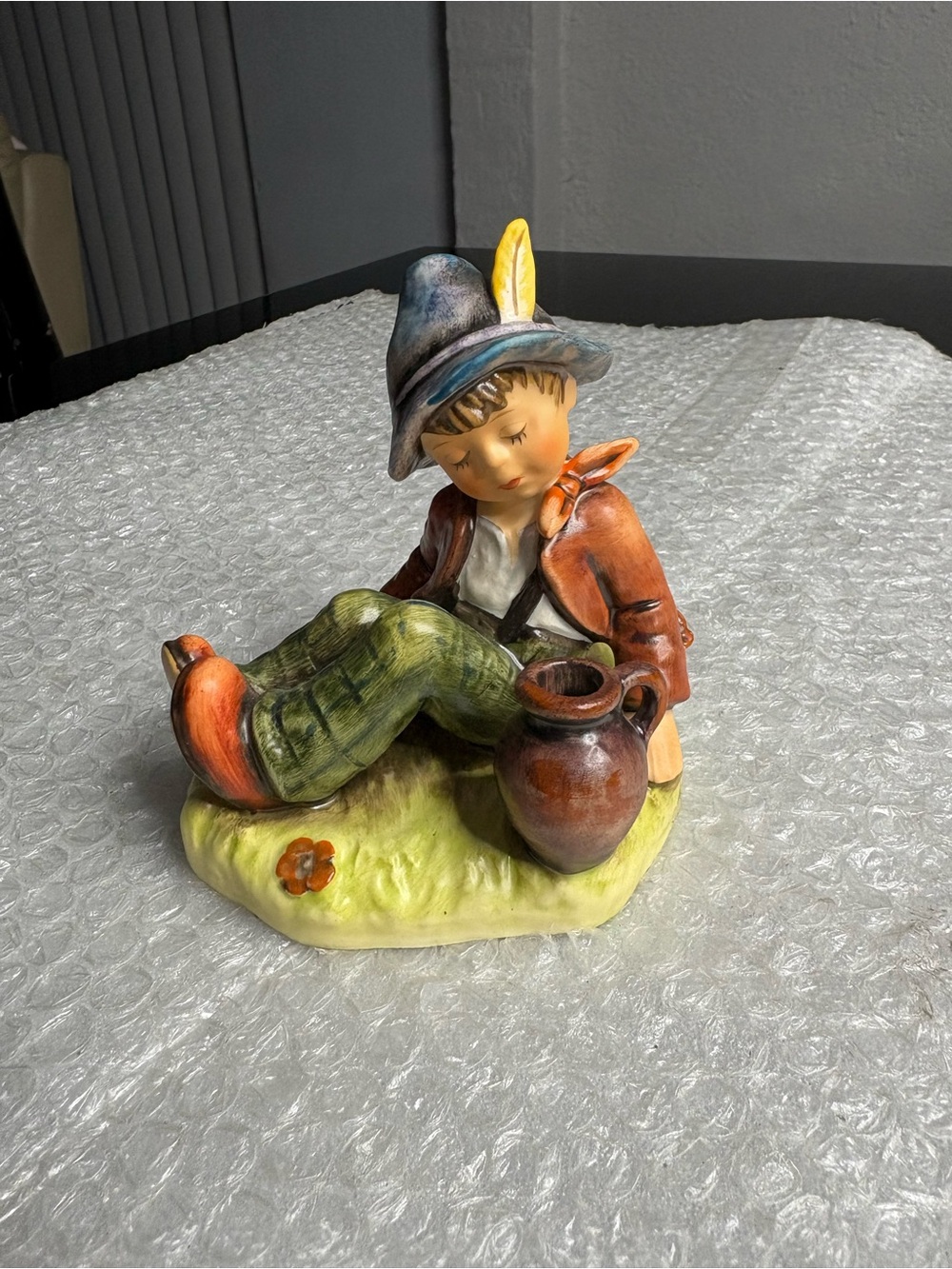 Goebel Hummel "Coffee Break" figurine